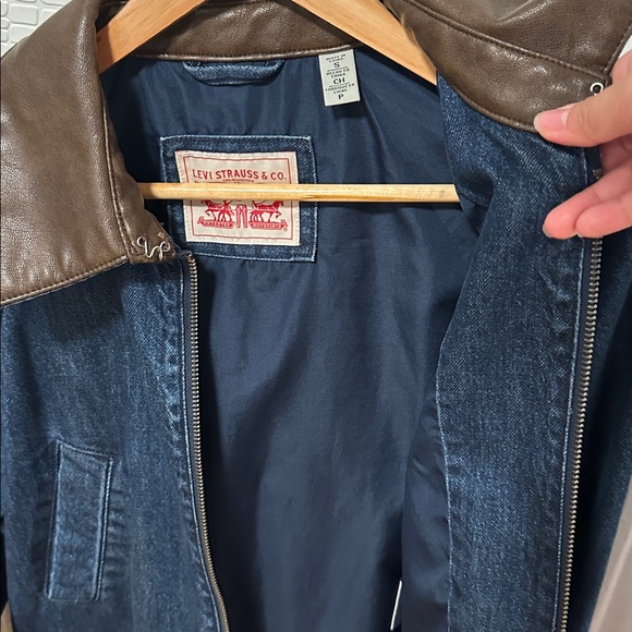 Levi's Dark Blue Denim Jacket with Brown Leather Collar - Picture 4 of 5